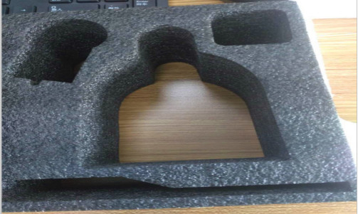 EPDM EPEの黒の包装のための耐震性の泡の影響の吸収物のスポンジ