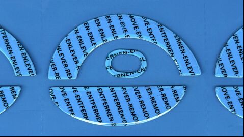 マウススケート、丸みを帯びたエッジ、表面にわずかなカーブ、印刷された文字のフィルムで終わる