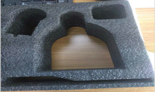 EPDM EPEの黒の包装のための耐震性の泡の影響の吸収物のスポンジ